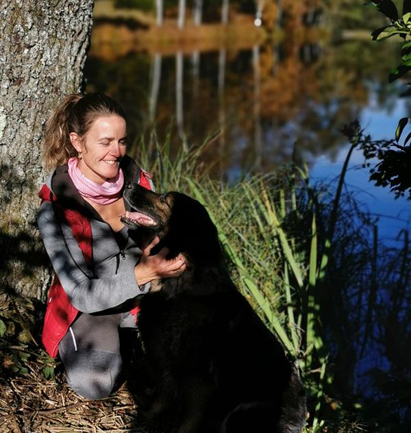 Sonia Jouffray  avec son chien